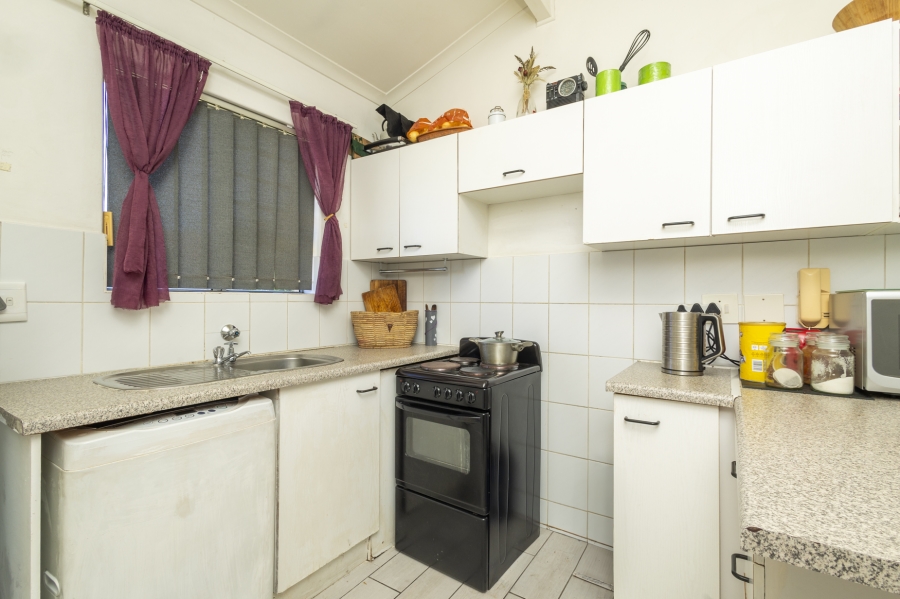 1 Bedroom Property for Sale in Oakglen Western Cape
